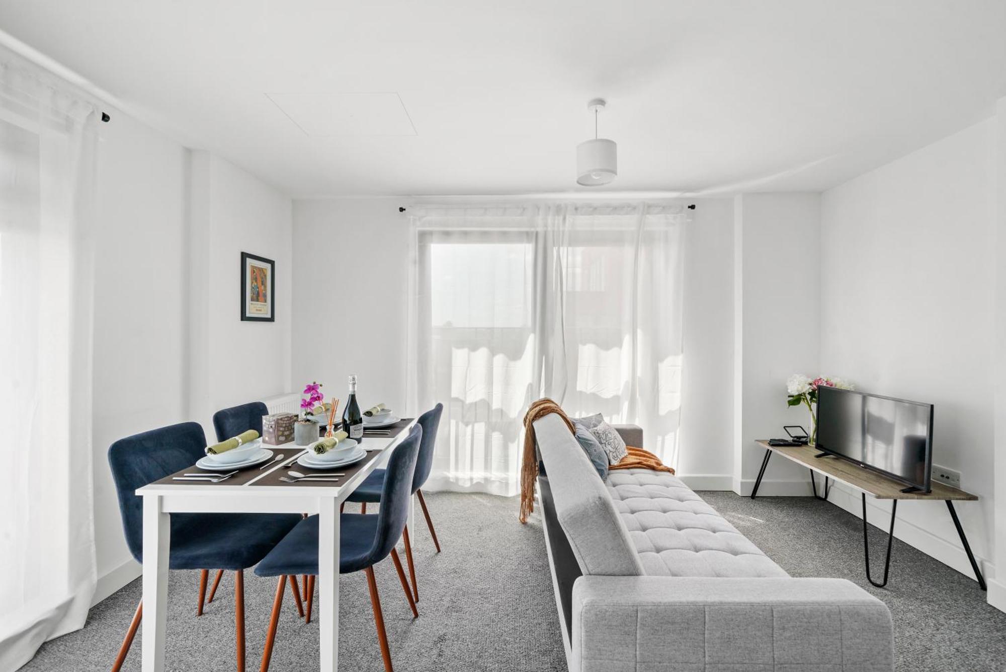 Modern Apartments With Free Parking Near Heathrow Colnbrook Exterior foto