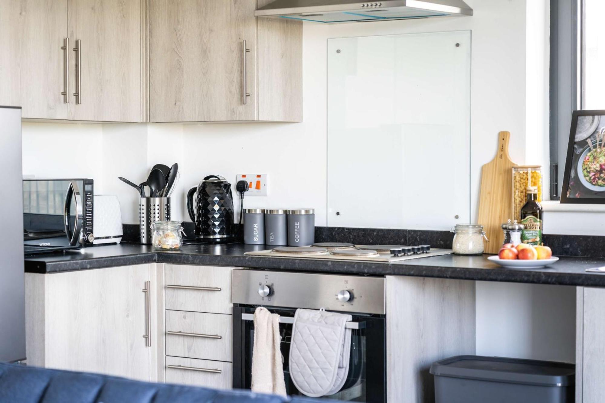 Modern Apartments With Free Parking Near Heathrow Colnbrook Exterior foto